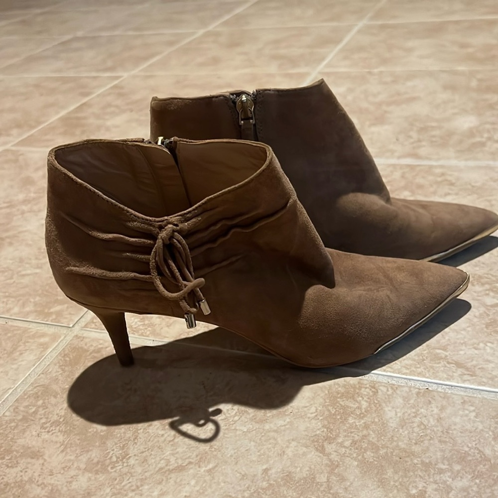 DKNY tan suede boot heels